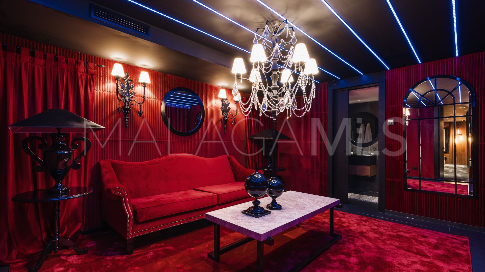 For sale villa in Altos del Paraiso with 4 bedrooms