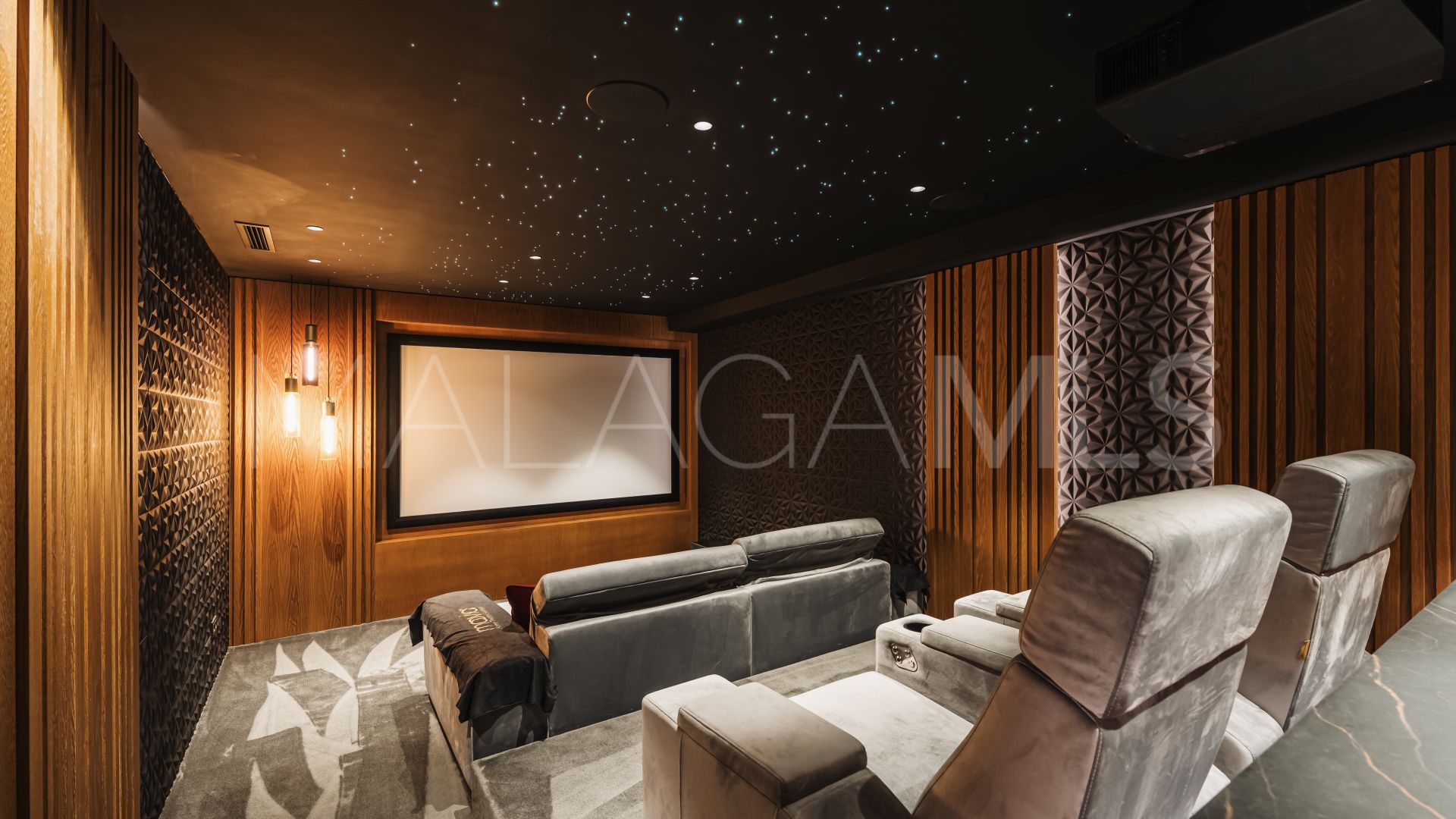 For sale villa in Altos del Paraiso with 4 bedrooms