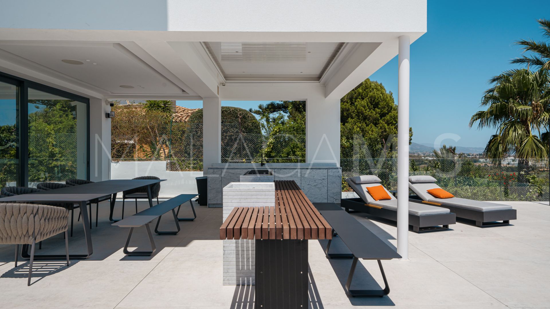 For sale villa in Altos del Paraiso with 4 bedrooms