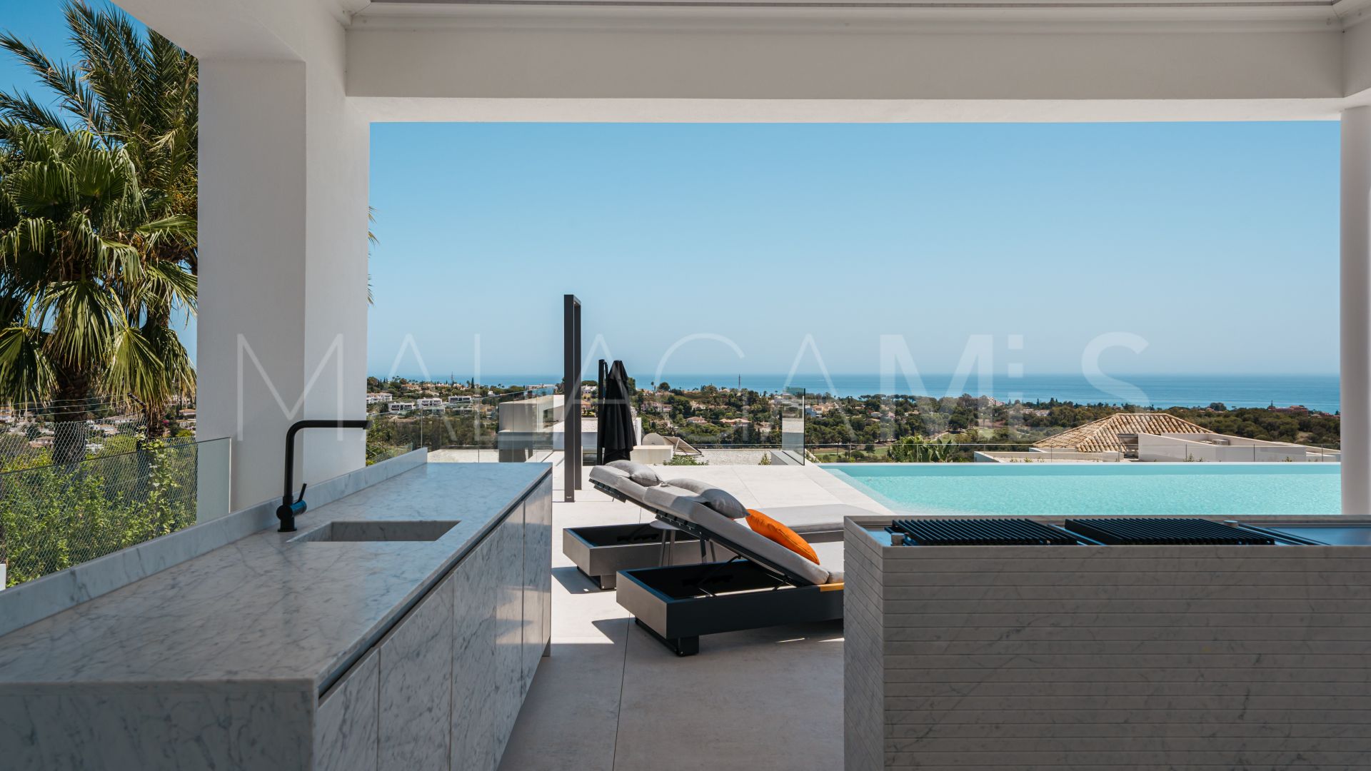 For sale villa in Altos del Paraiso with 4 bedrooms