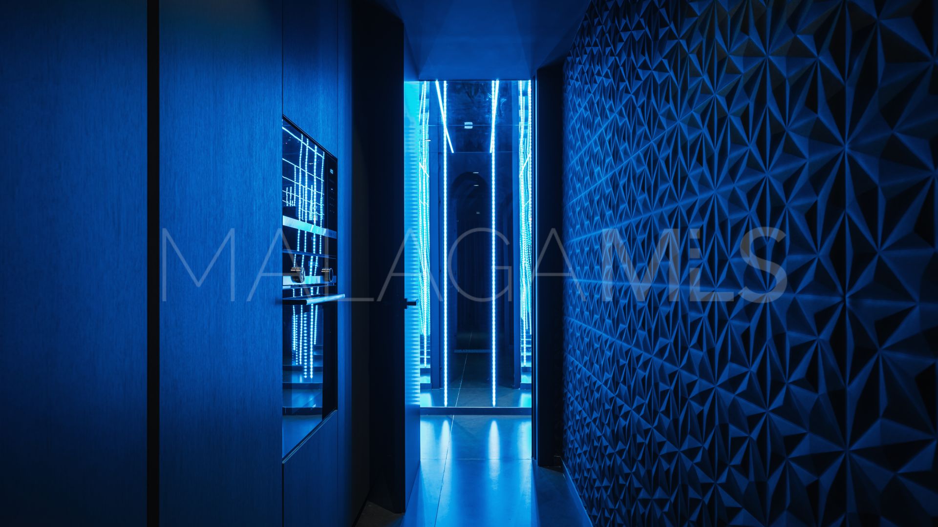 For sale villa in Altos del Paraiso with 4 bedrooms