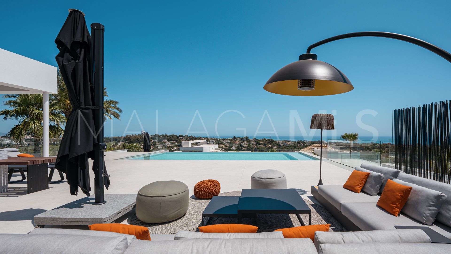 For sale villa in Altos del Paraiso with 4 bedrooms