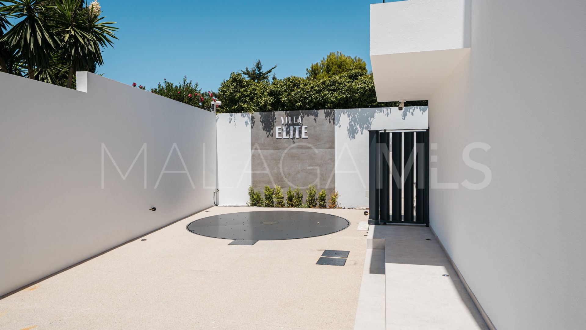 For sale villa in Altos del Paraiso with 4 bedrooms