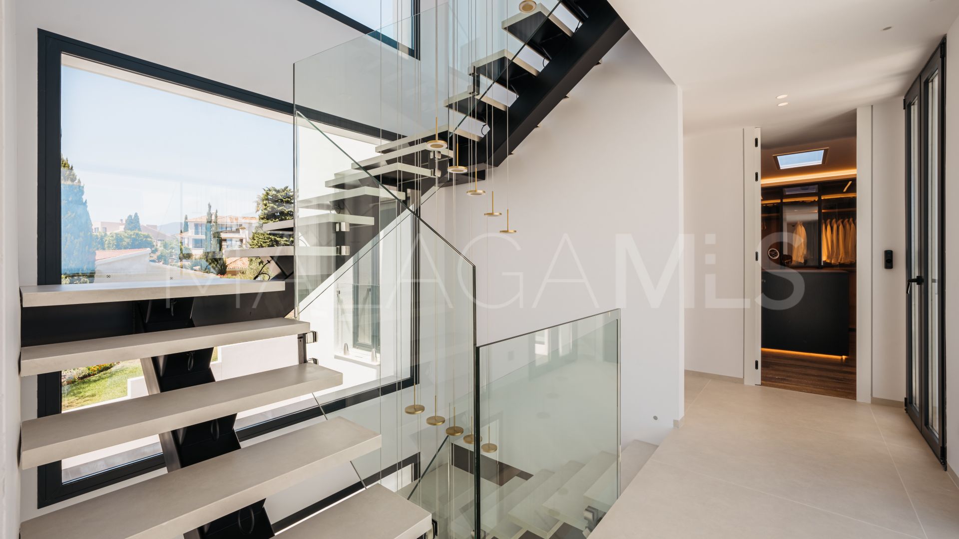 For sale villa in Altos del Paraiso with 4 bedrooms