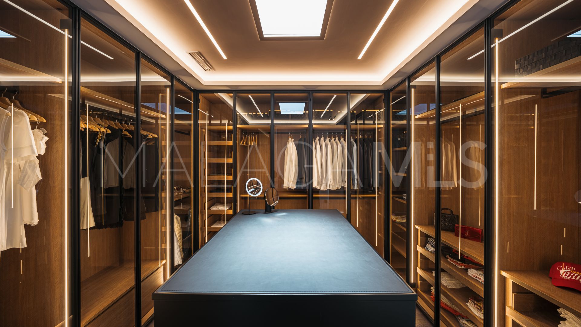 For sale villa in Altos del Paraiso with 4 bedrooms