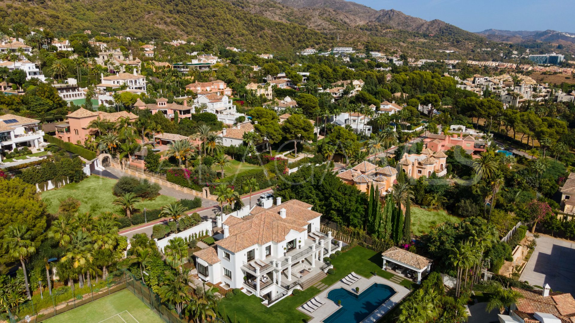 For sale Sierra Blanca villa with 6 bedrooms