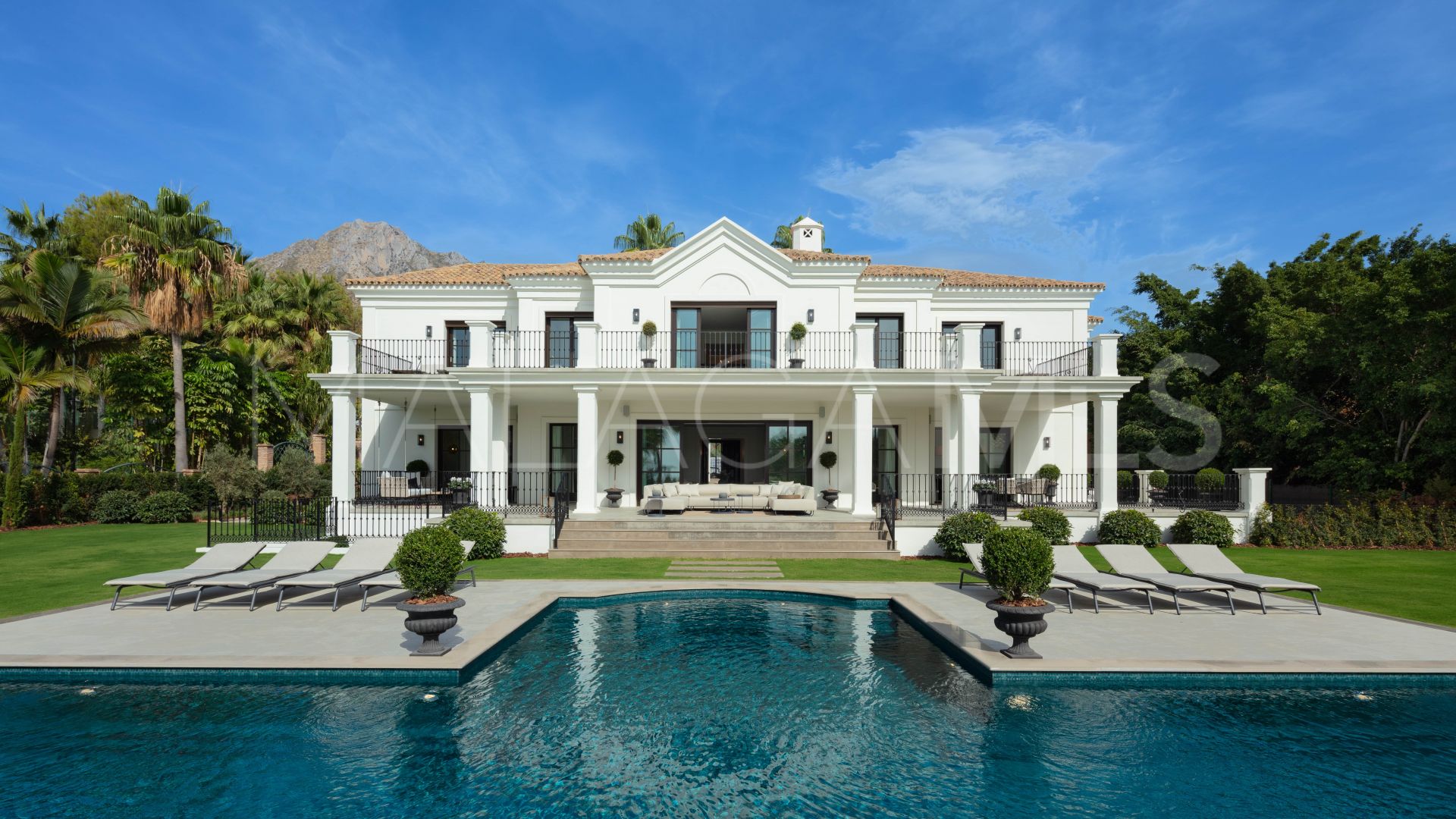 For sale Sierra Blanca villa with 6 bedrooms