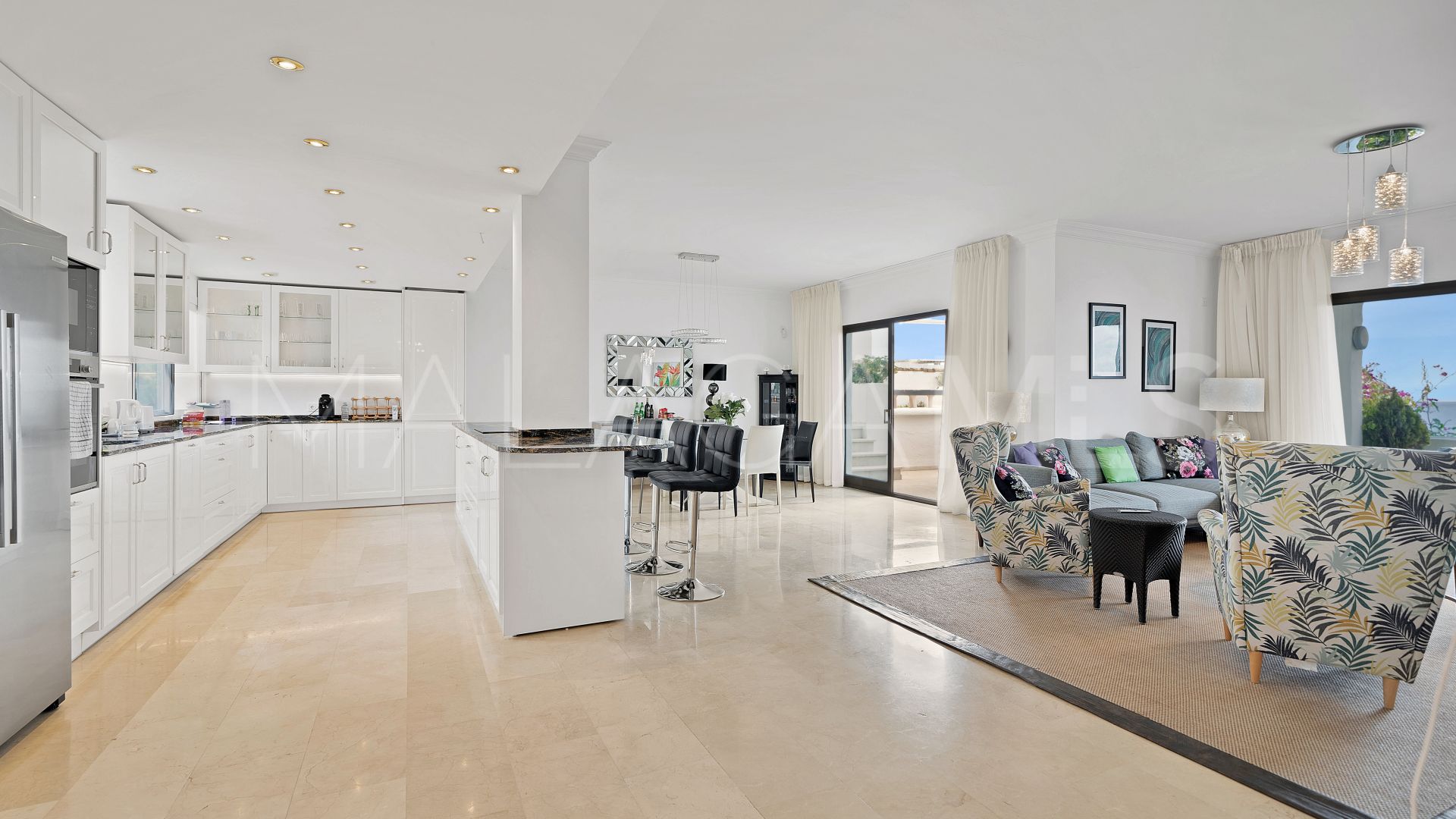 Penthaus for sale in Coral Beach