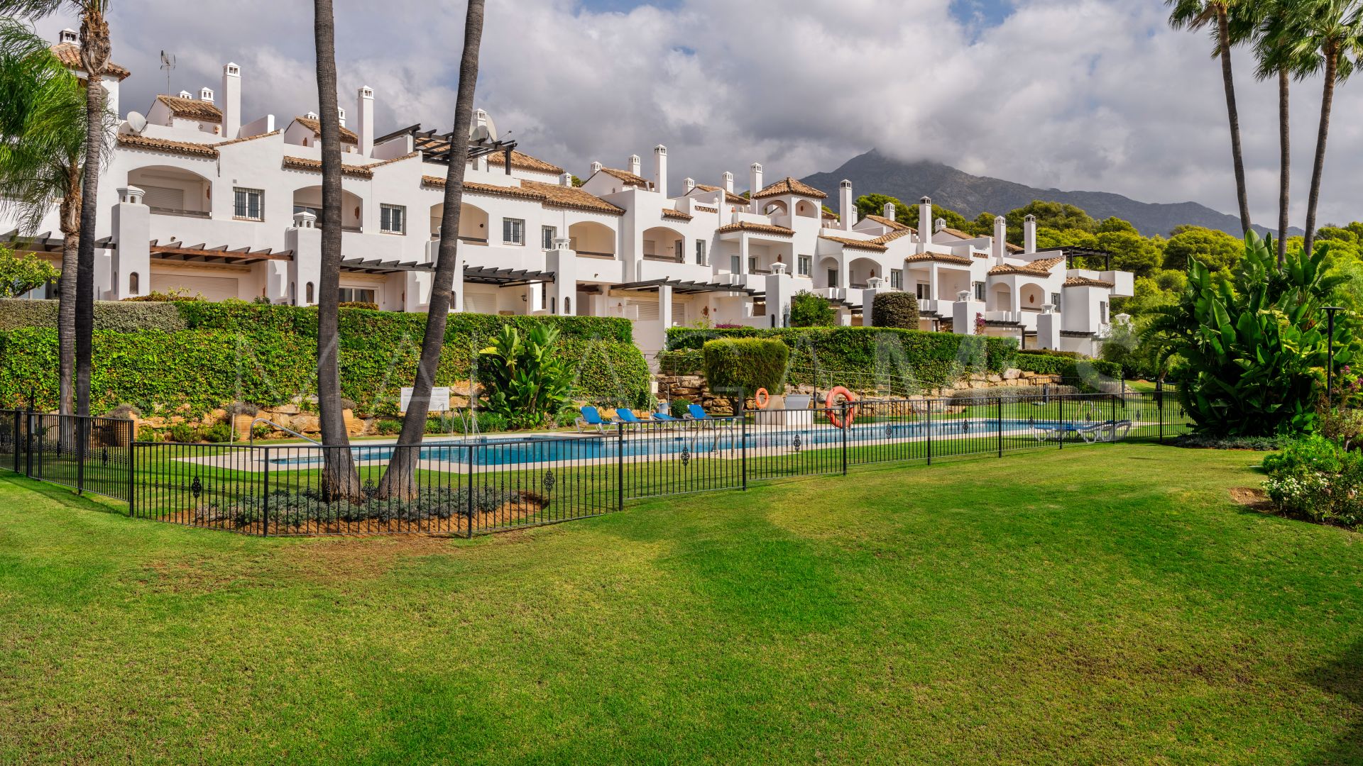 Buy adosado de 3 bedrooms in Las Brisas