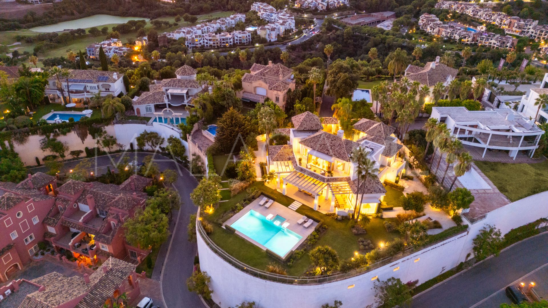 Villa for sale in Monte Halcones