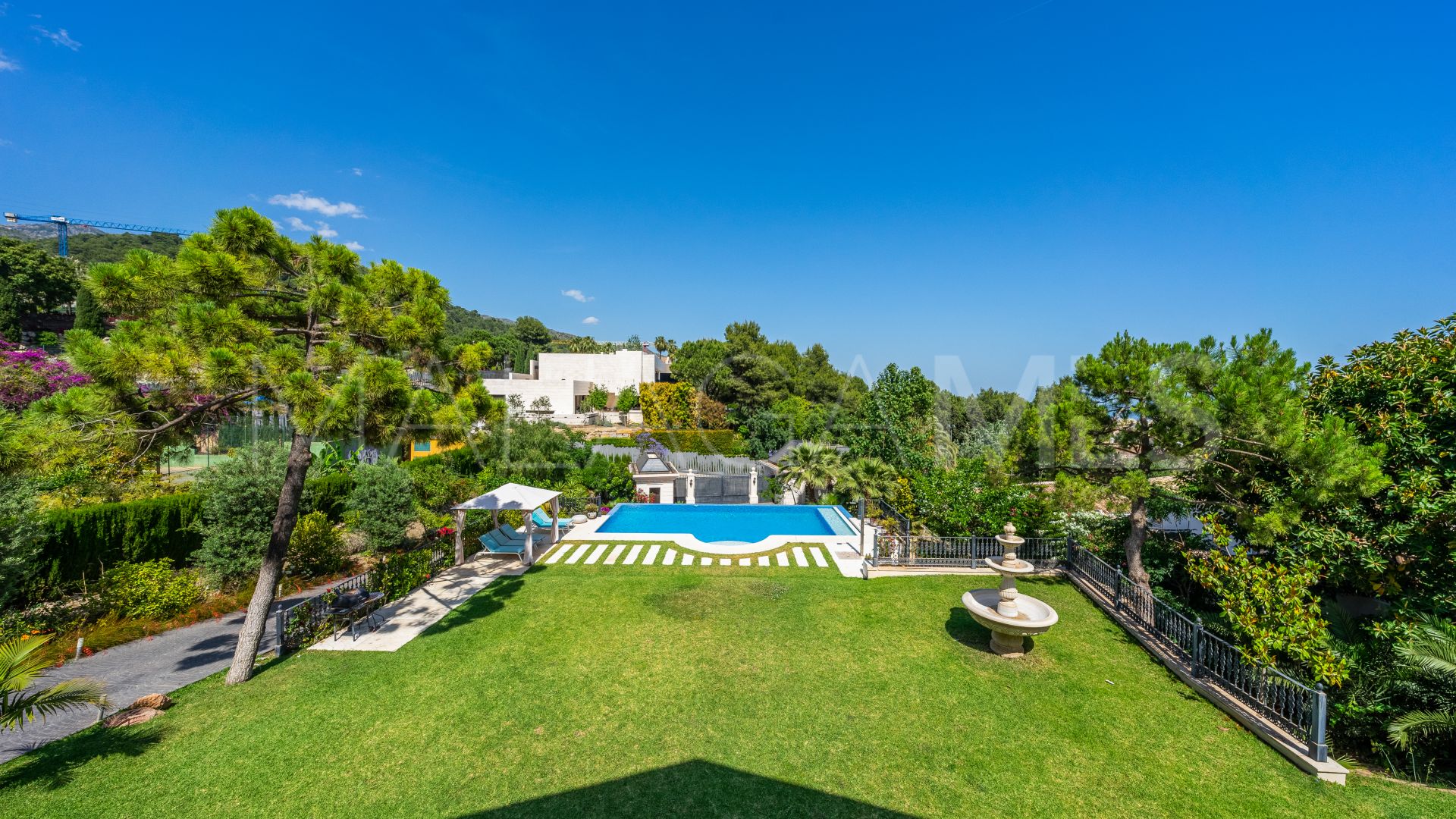 For sale Cascada de Camojan 9 bedrooms villa