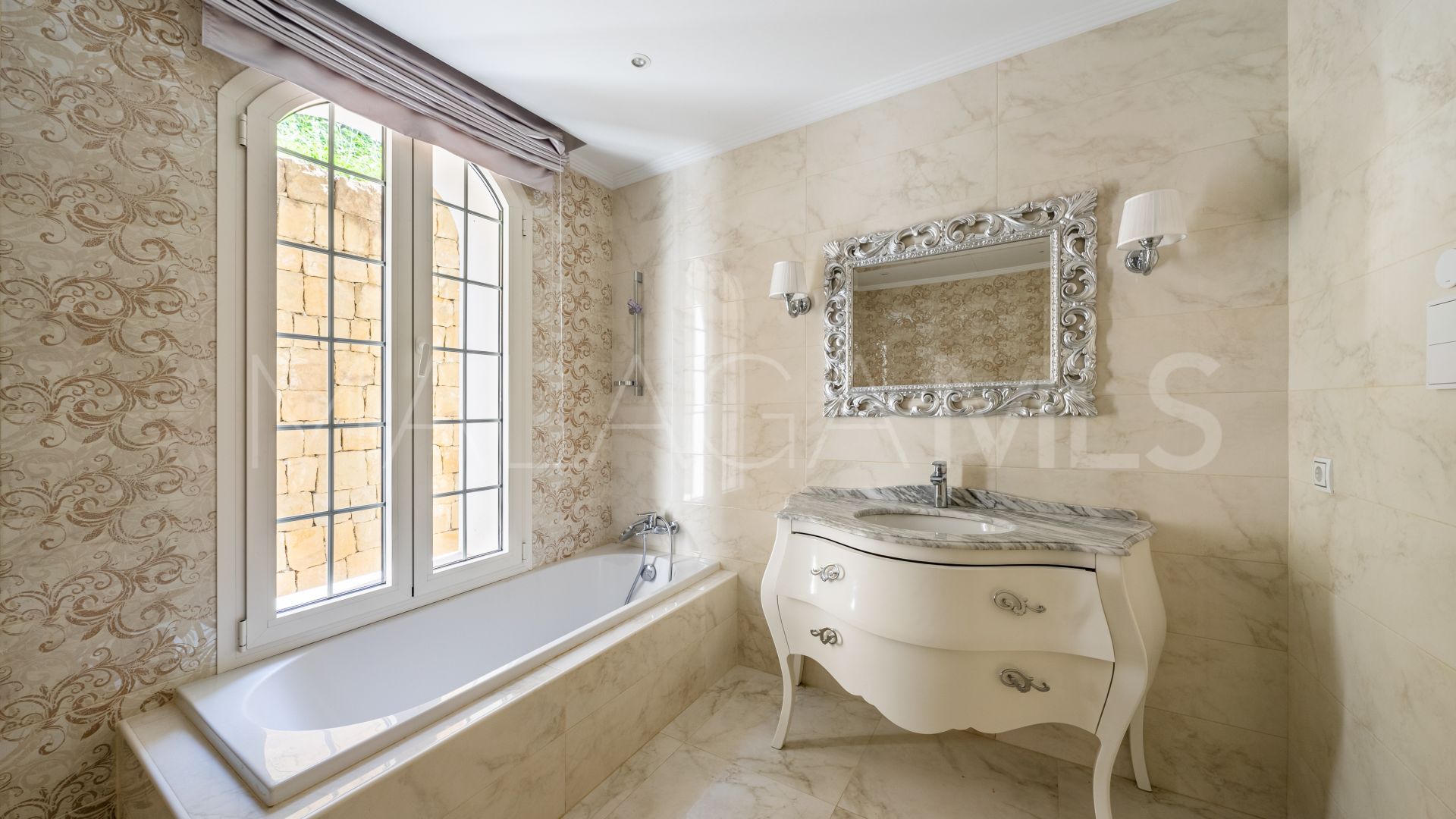 For sale Cascada de Camojan 9 bedrooms villa