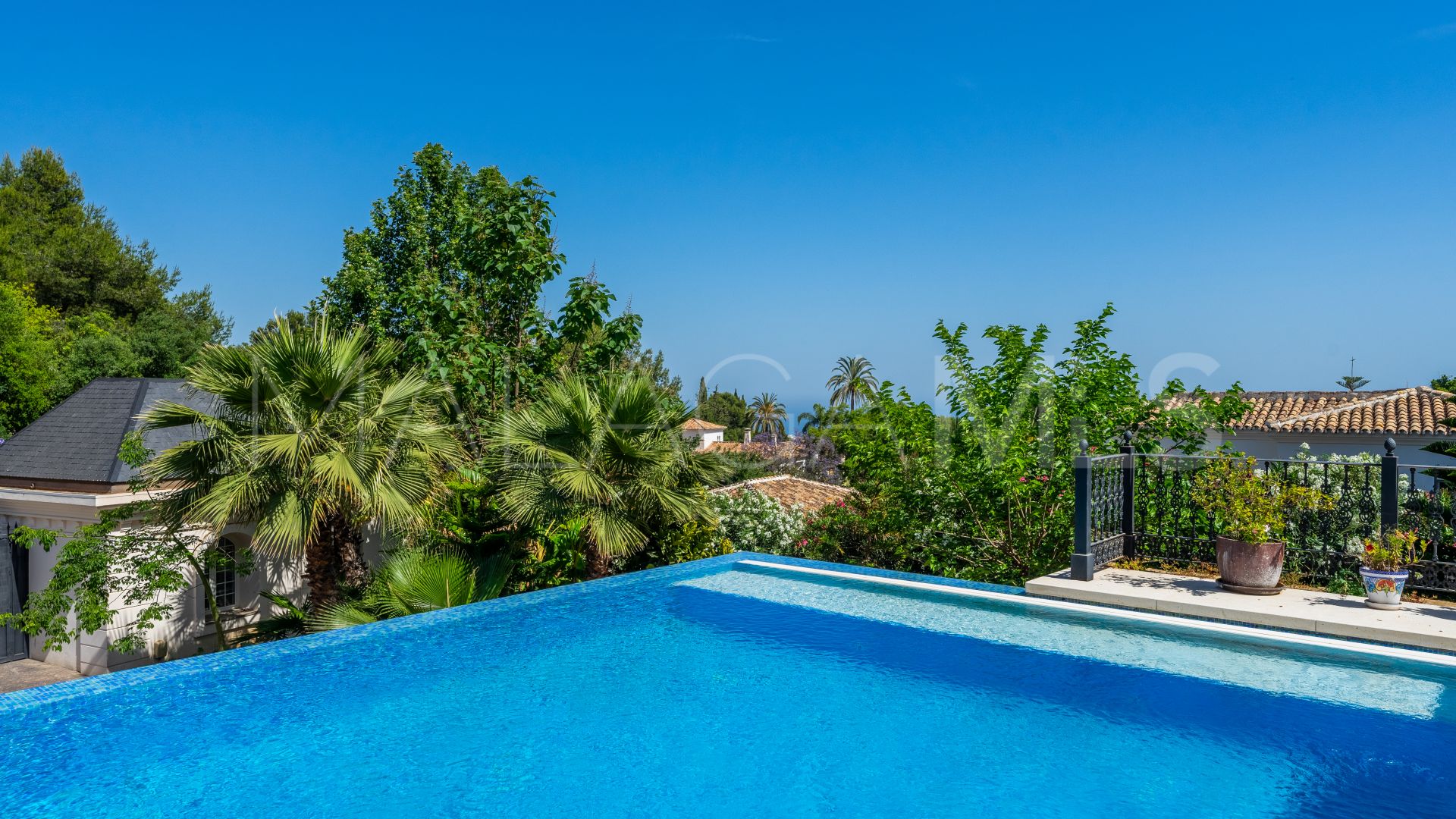 For sale Cascada de Camojan 9 bedrooms villa