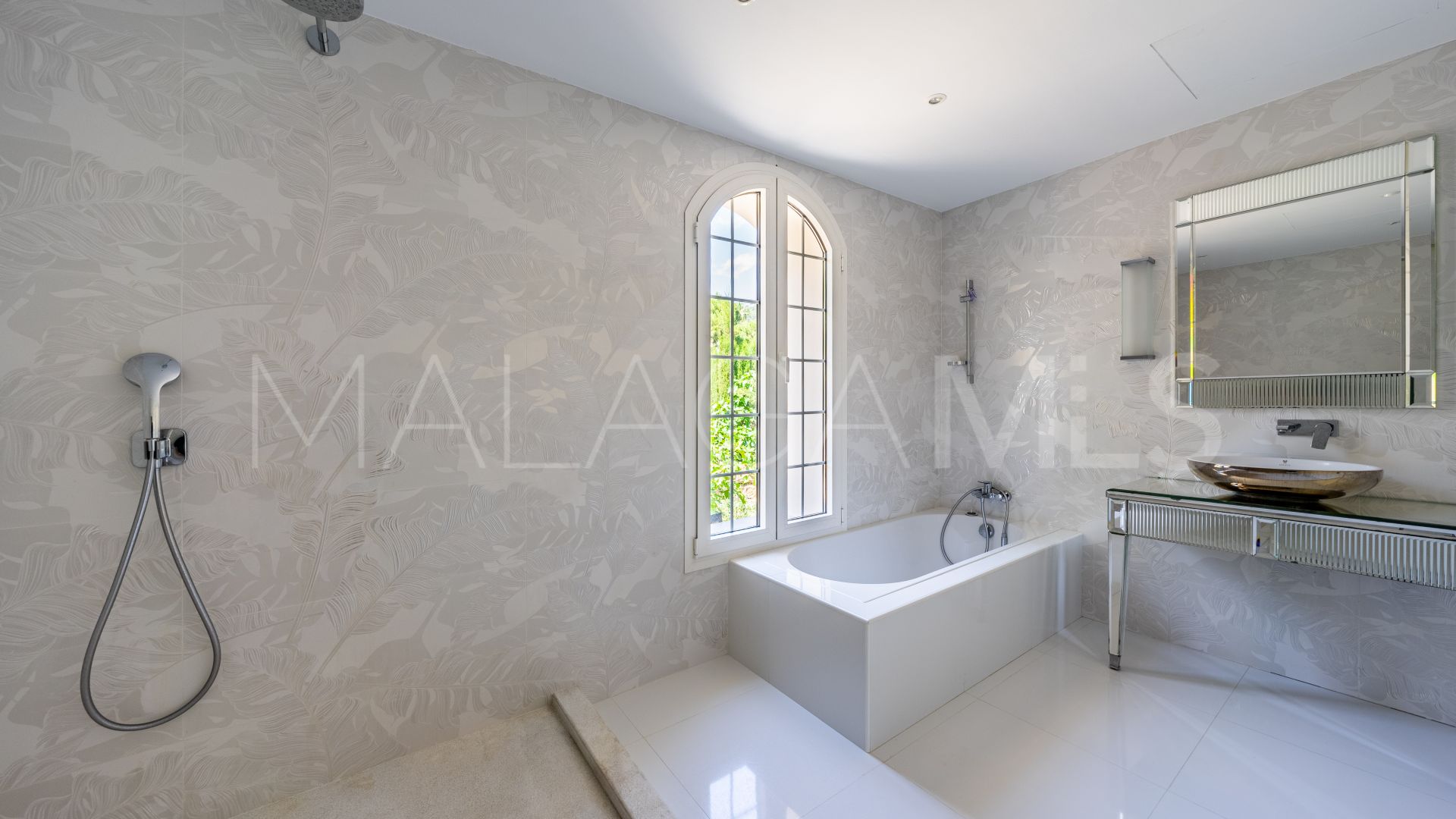 For sale Cascada de Camojan 9 bedrooms villa