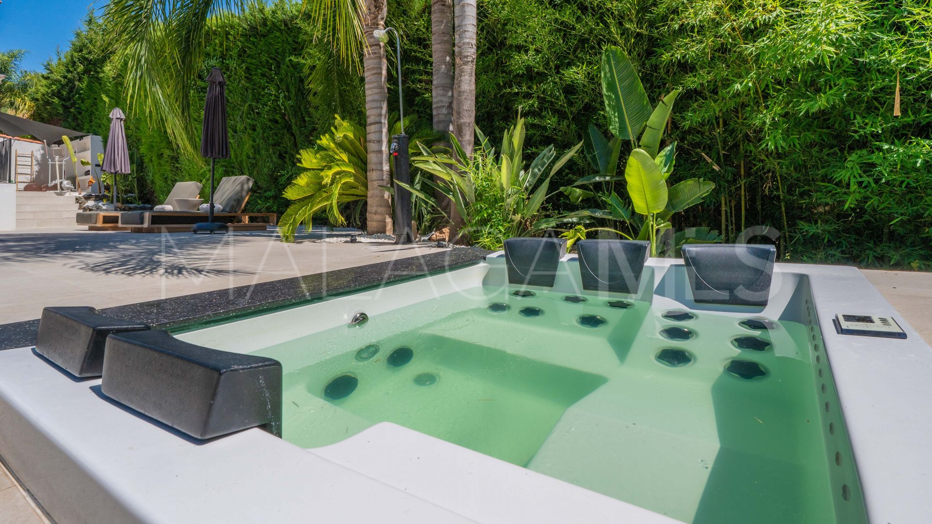 Villa for sale in Nueva Andalucia