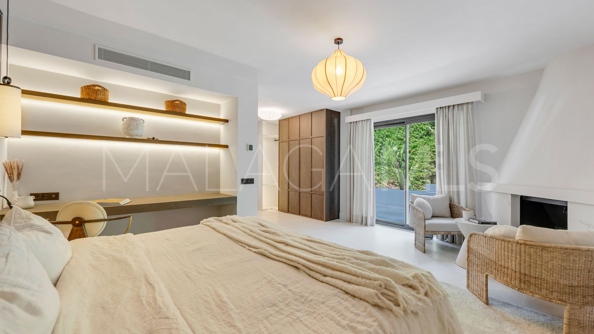Villa for sale in Nueva Andalucia