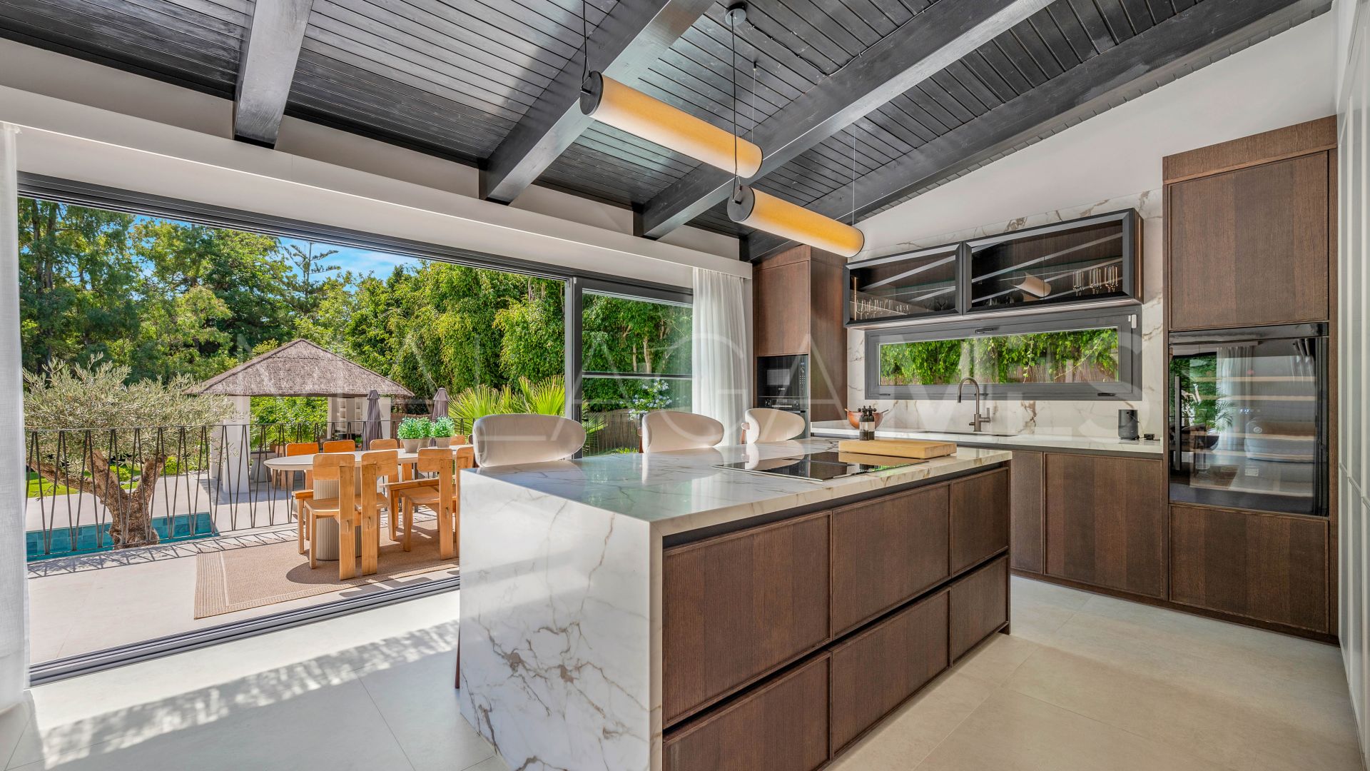 Villa for sale in Nueva Andalucia