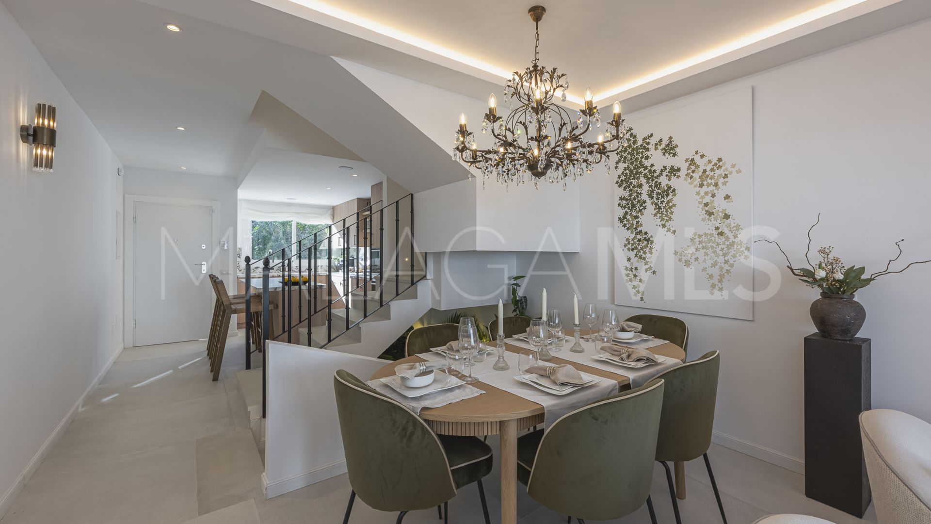 For sale 4 bedrooms town house in Nueva Andalucia