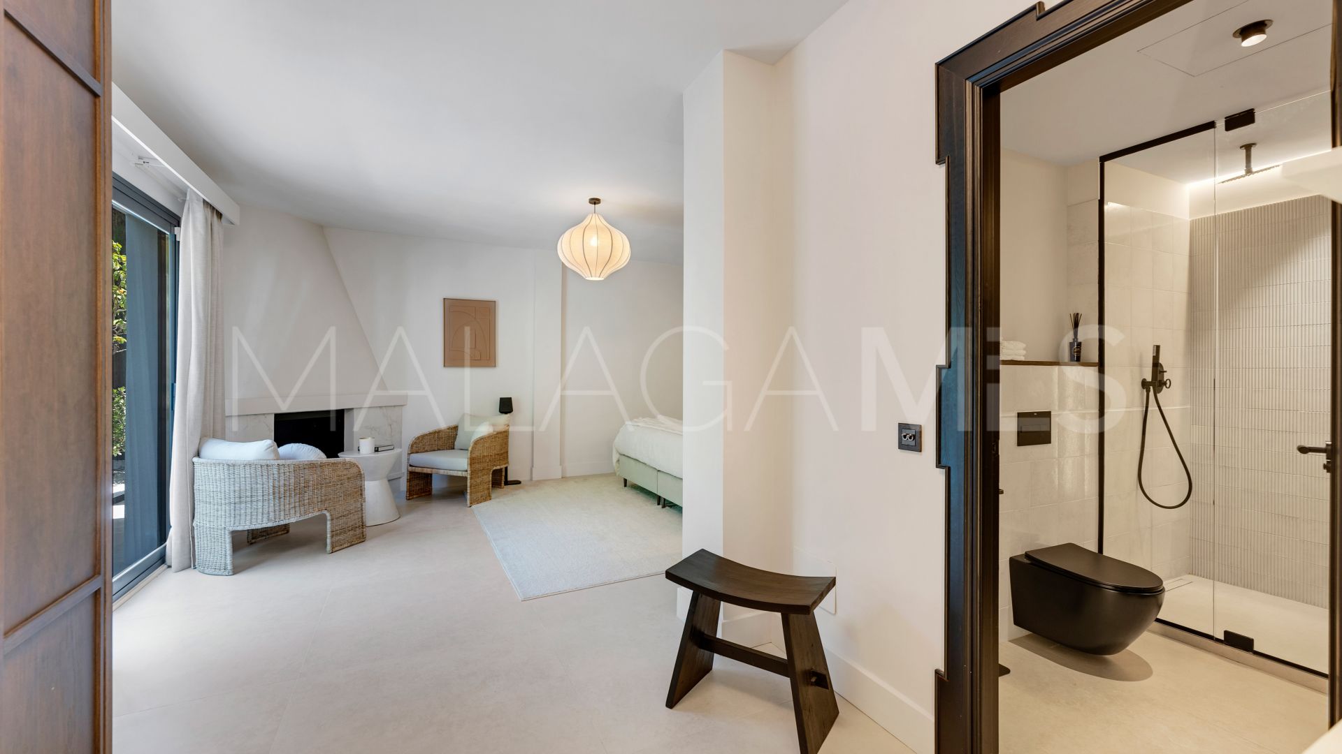 Villa for sale in Nueva Andalucia