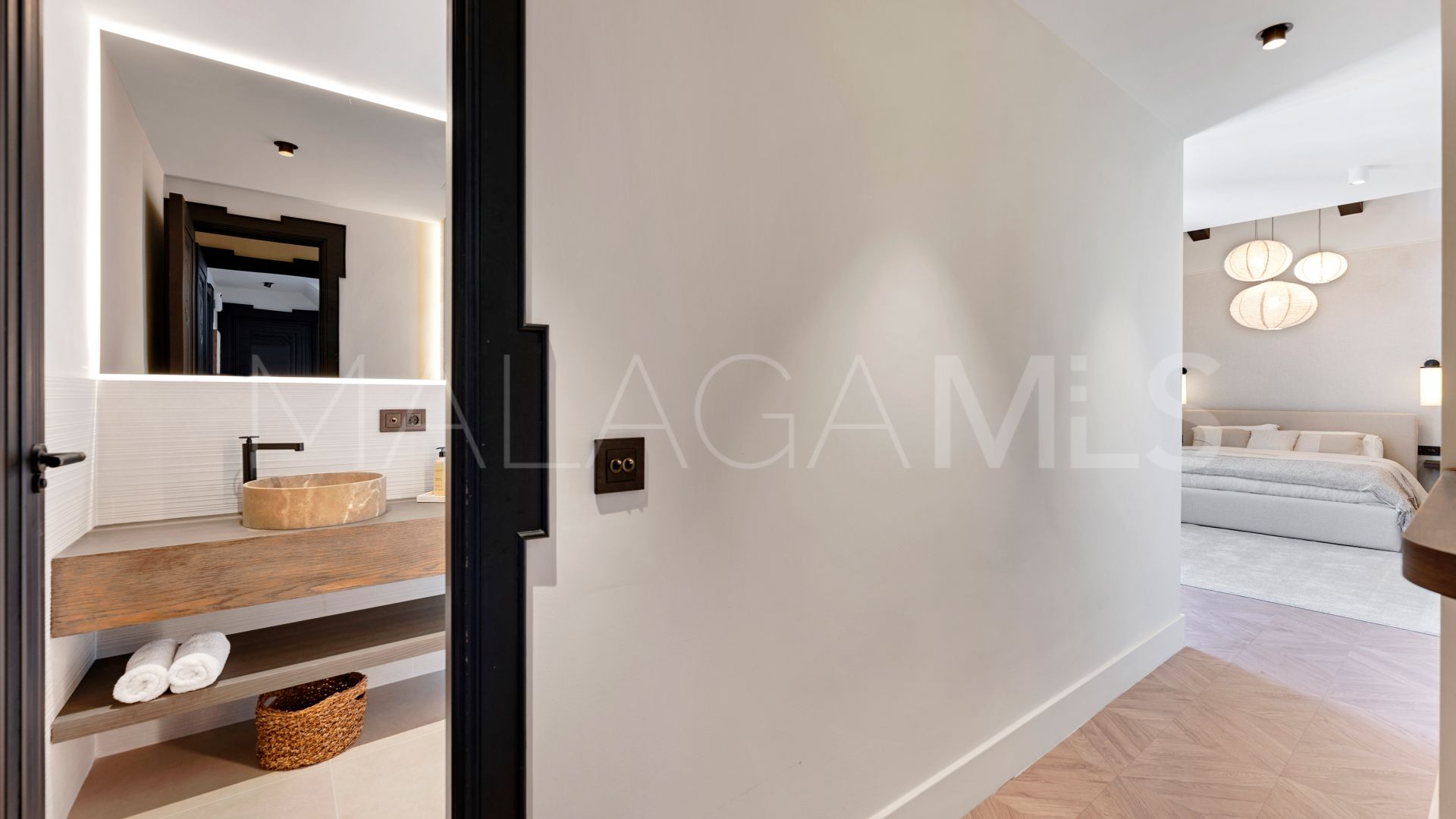 Villa for sale in Nueva Andalucia