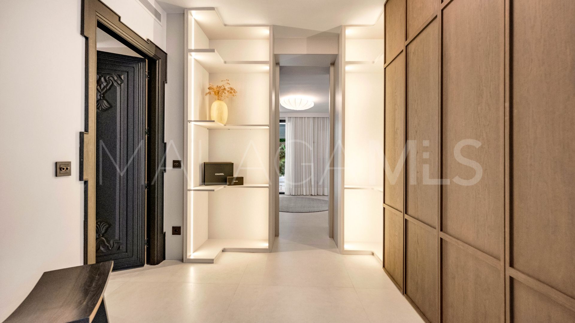 Villa for sale in Nueva Andalucia