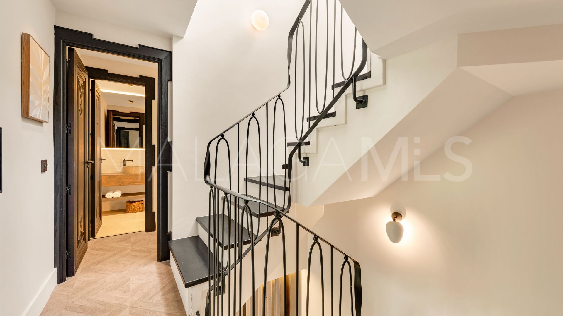 Villa for sale in Nueva Andalucia