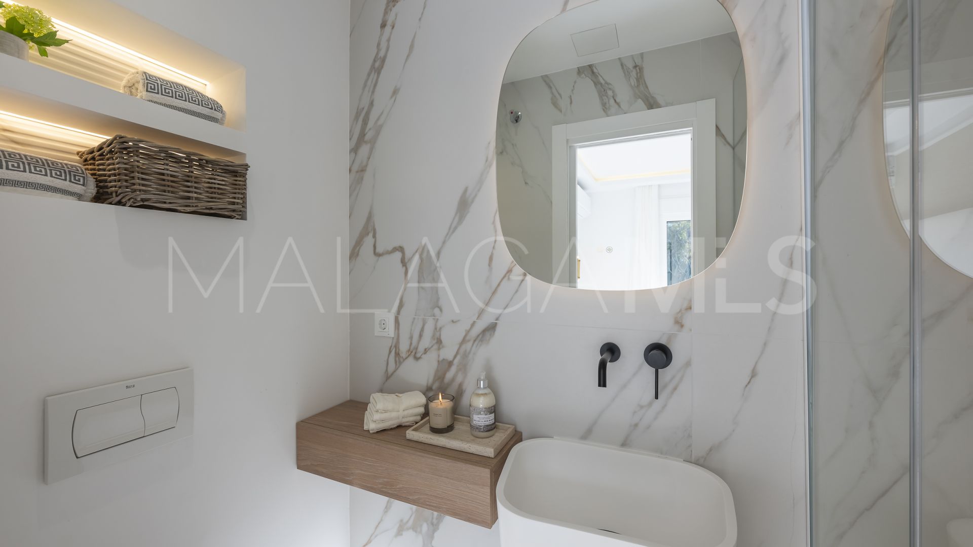 For sale 4 bedrooms town house in Nueva Andalucia