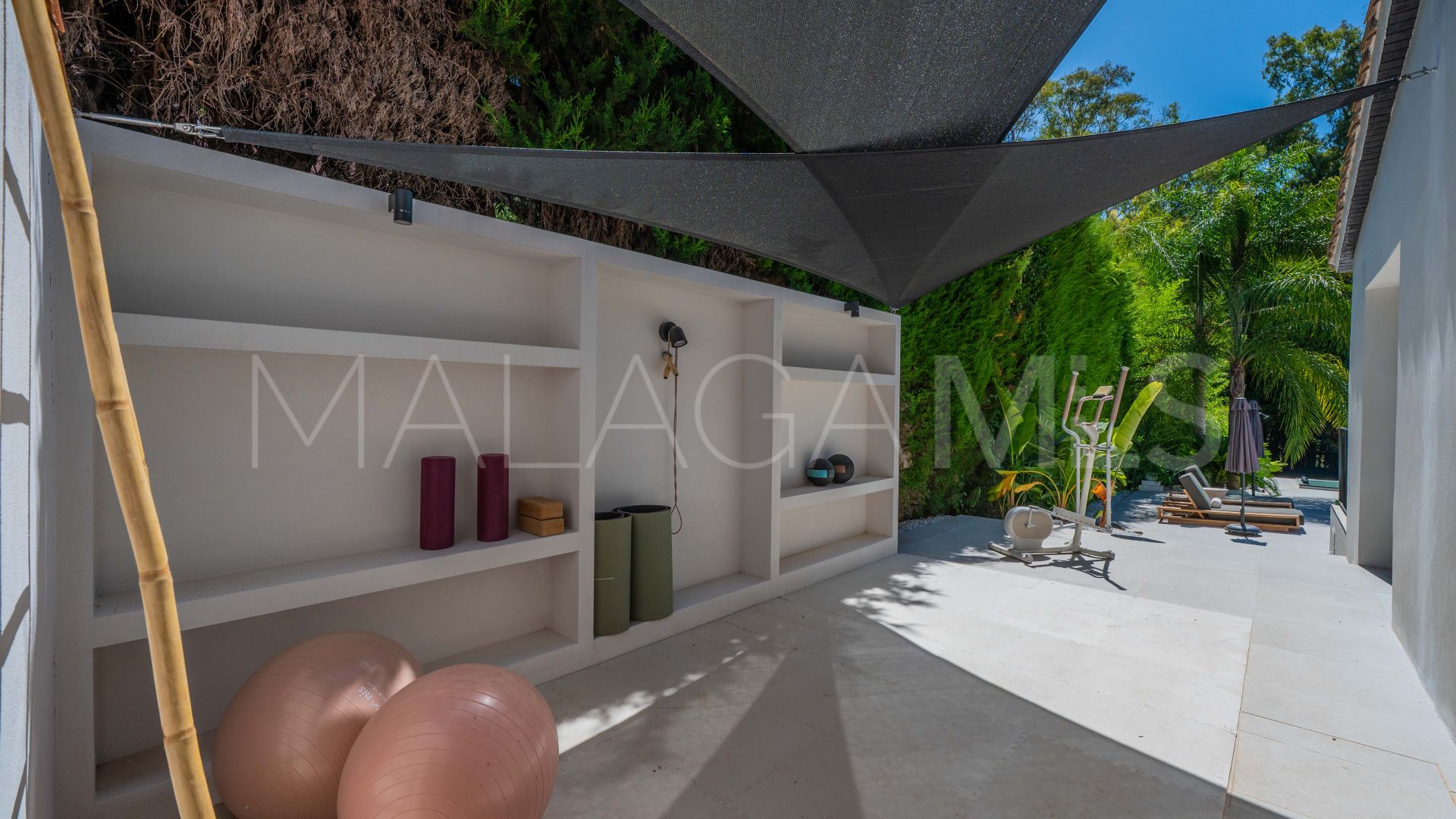 Villa for sale in Nueva Andalucia