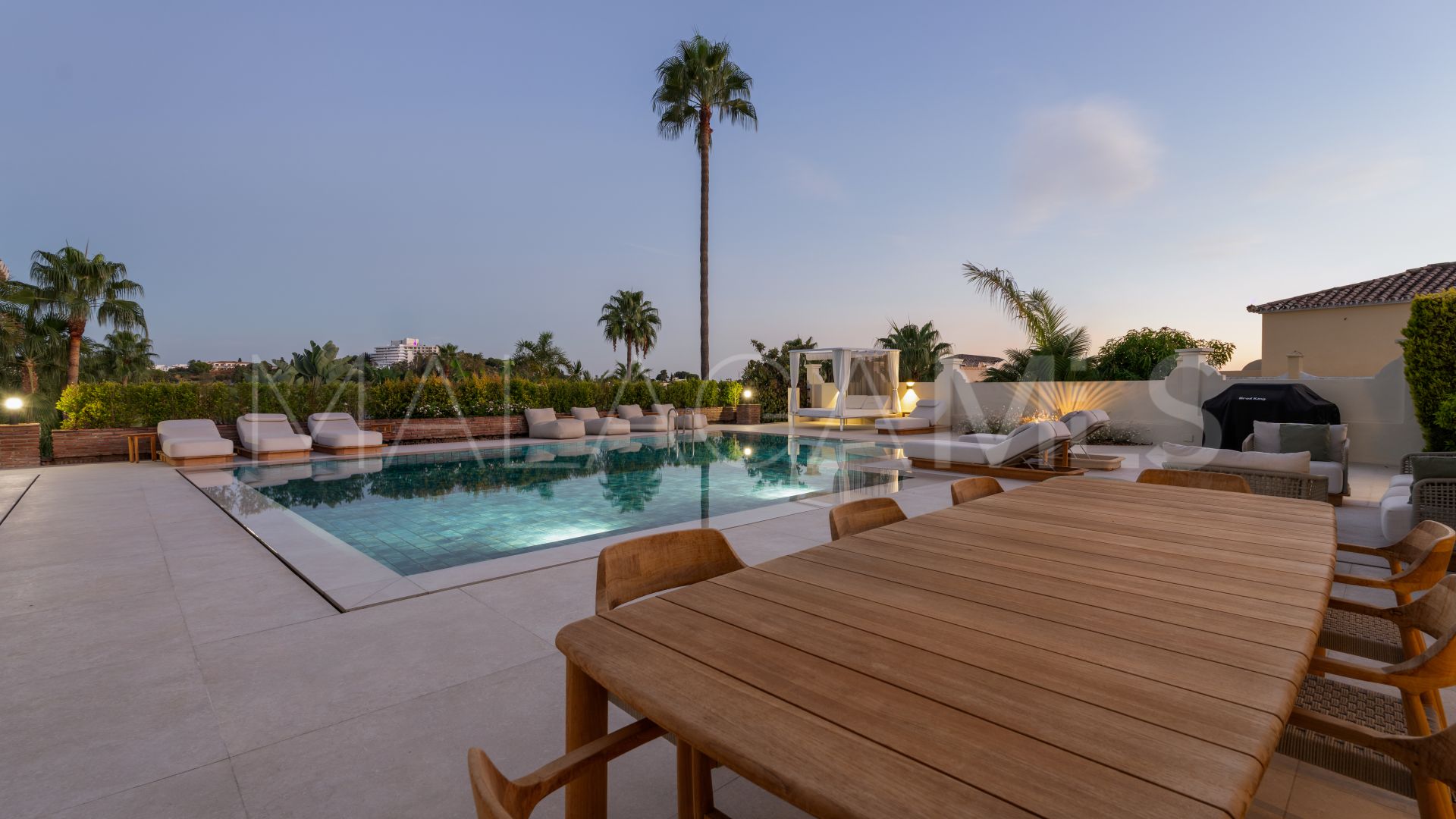 Villa for sale in Altos del Paraiso