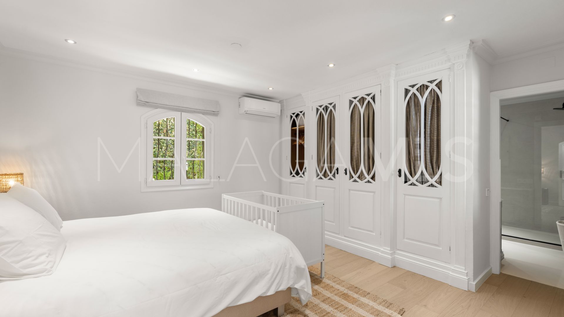 Villa for sale in Altos del Paraiso