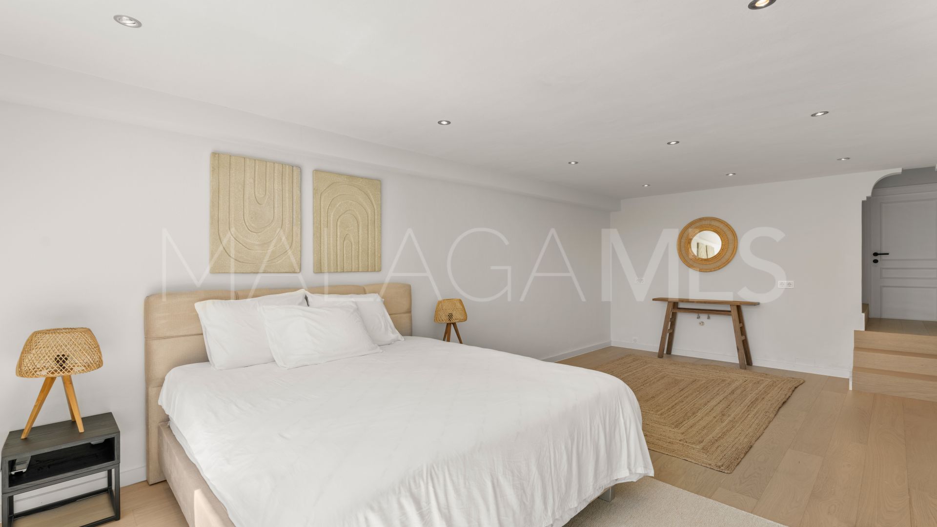 Villa for sale in Altos del Paraiso