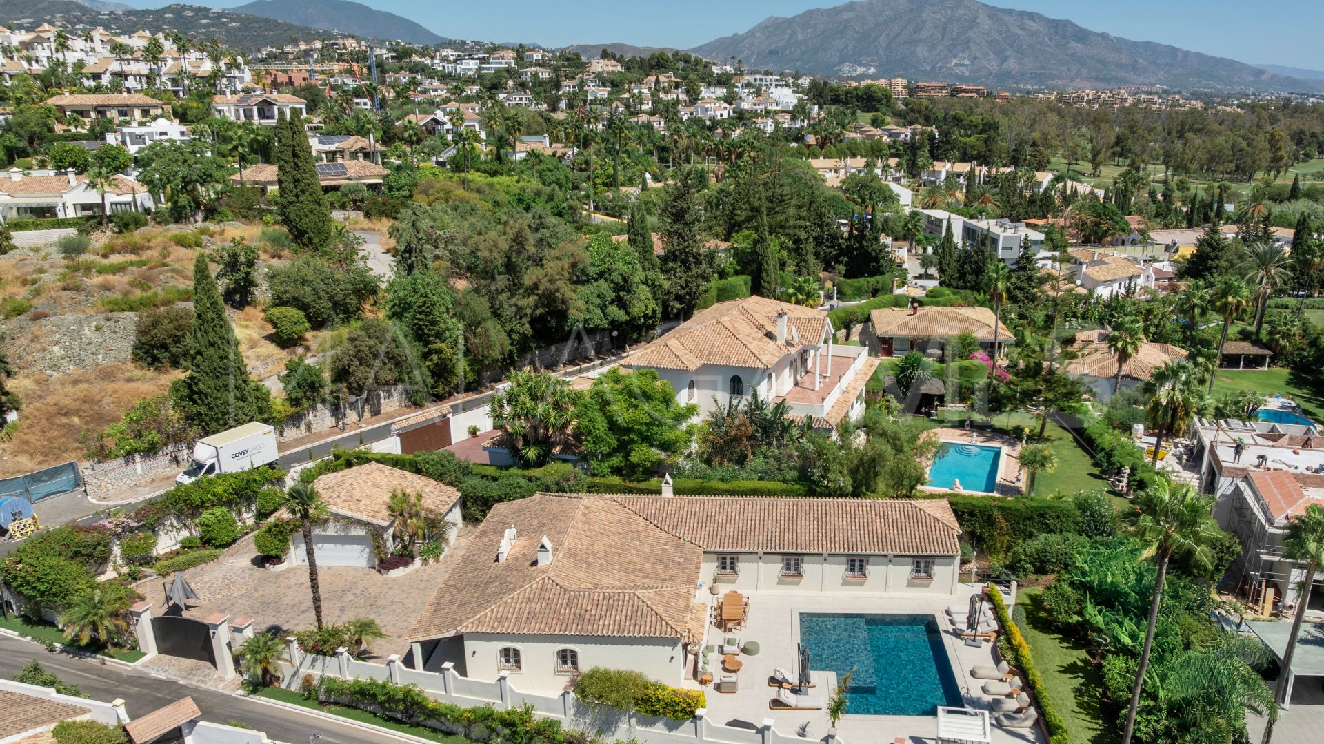 Villa for sale in Altos del Paraiso