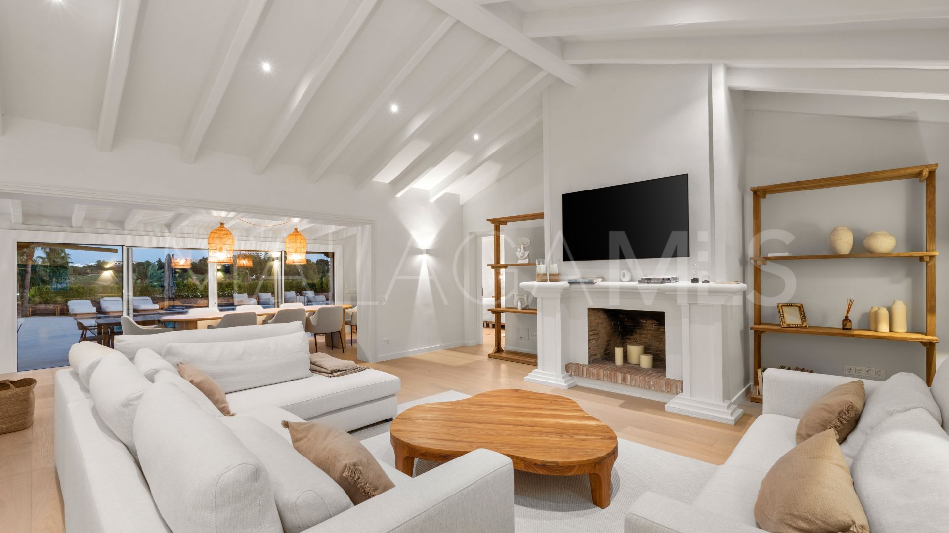 Villa for sale in Altos del Paraiso