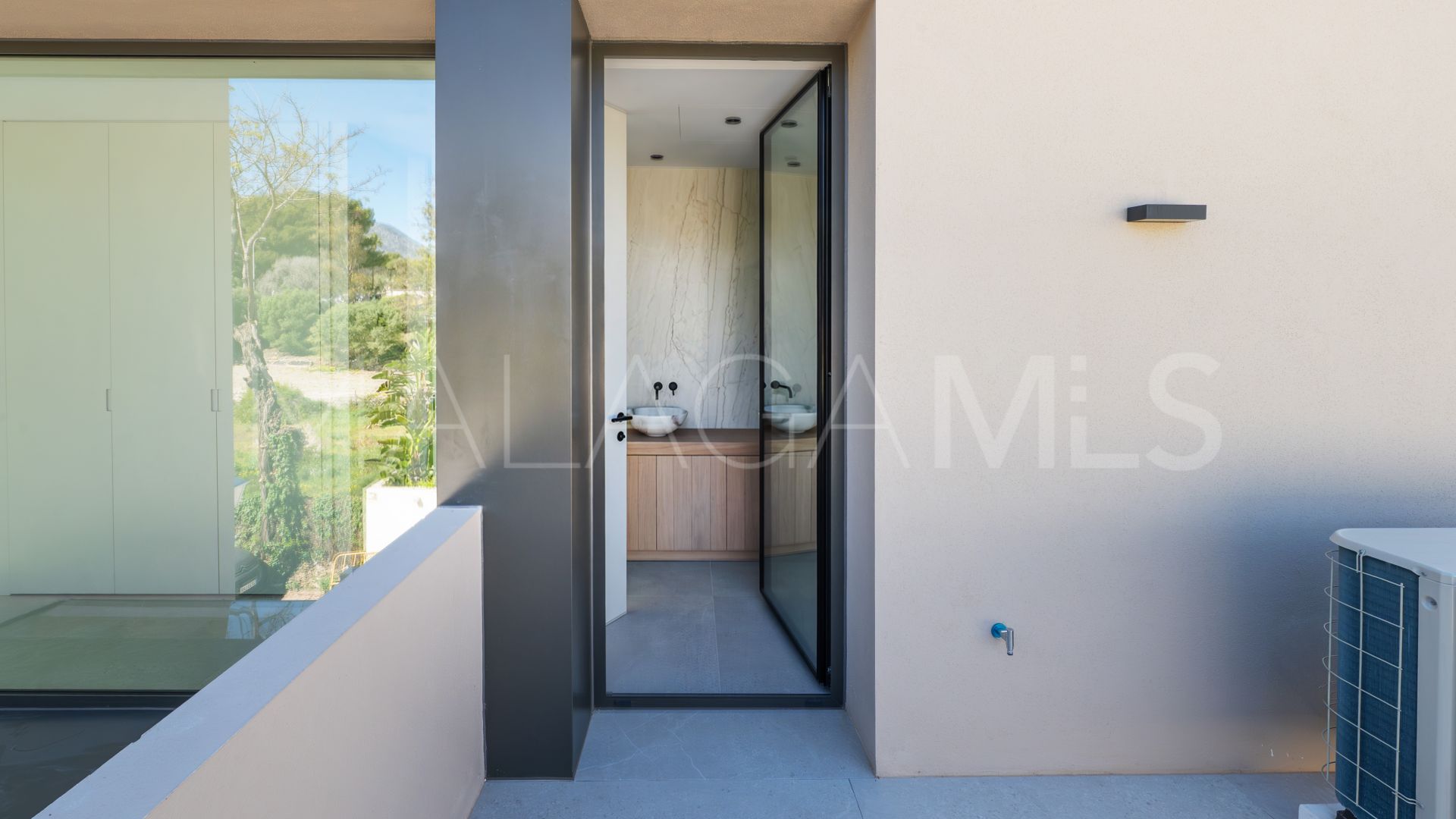 Se vende villa with 5 bedrooms in Rio Verde Playa