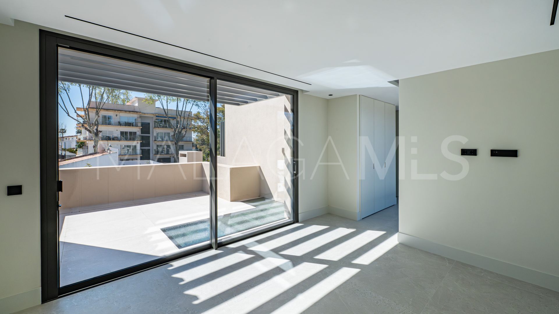 Villa for sale in Rio Verde Playa