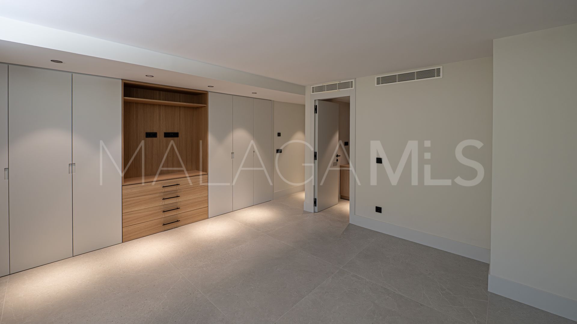 Se vende villa with 5 bedrooms in Rio Verde Playa