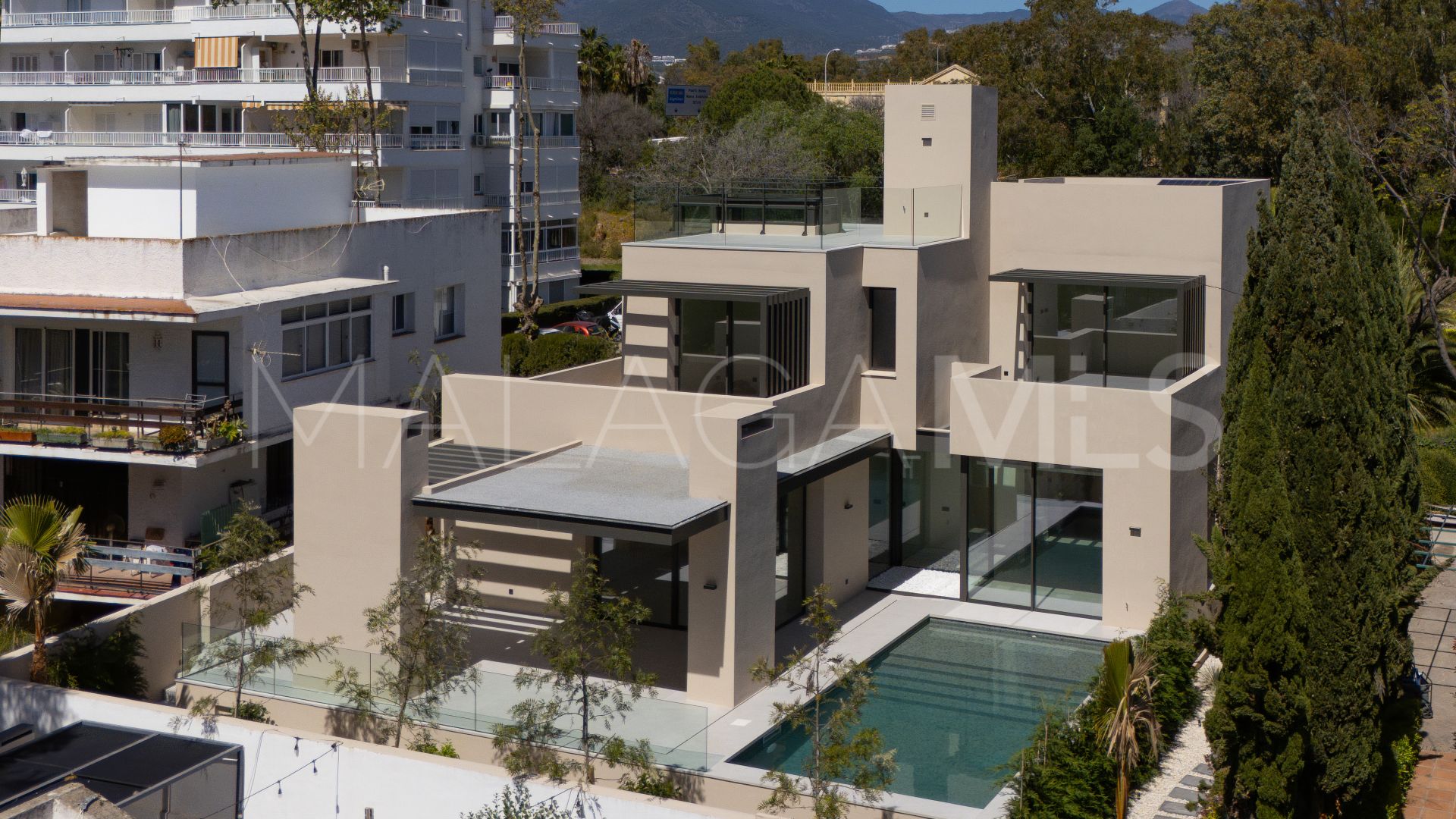 Se vende villa with 5 bedrooms in Rio Verde Playa
