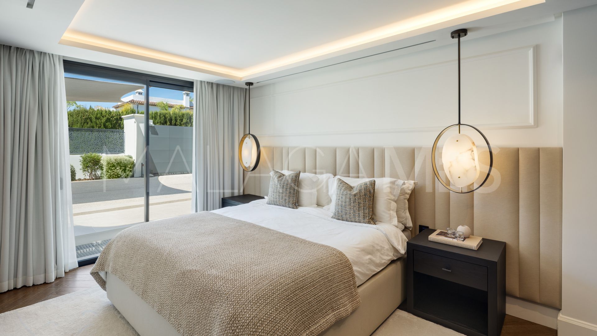 Villa for sale in Nueva Andalucia