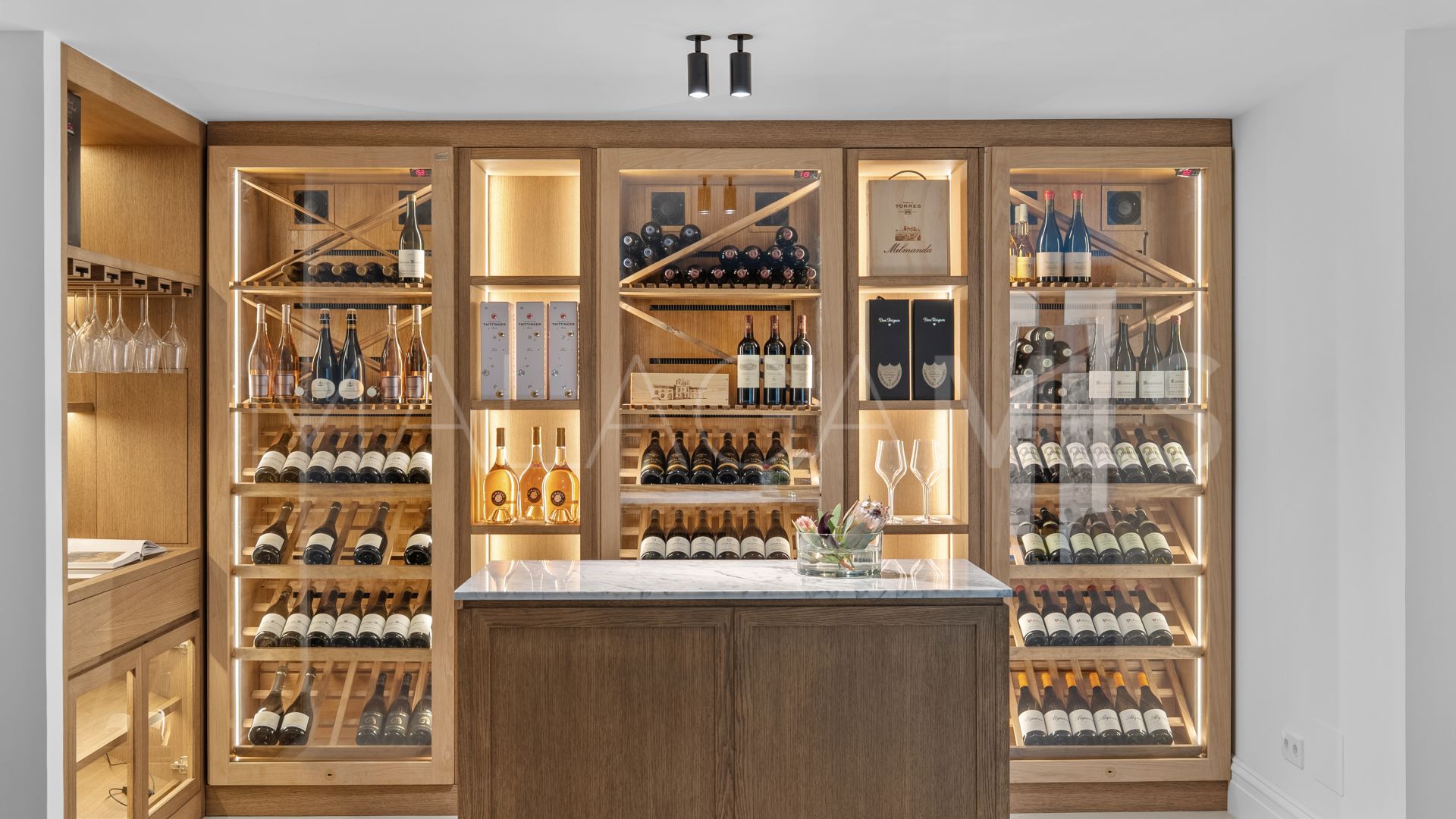 Villa for sale in Nueva Andalucia