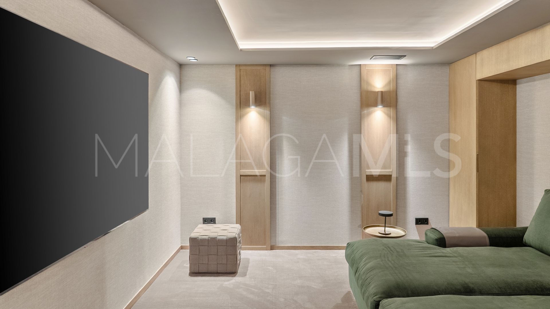 Villa for sale in Nueva Andalucia