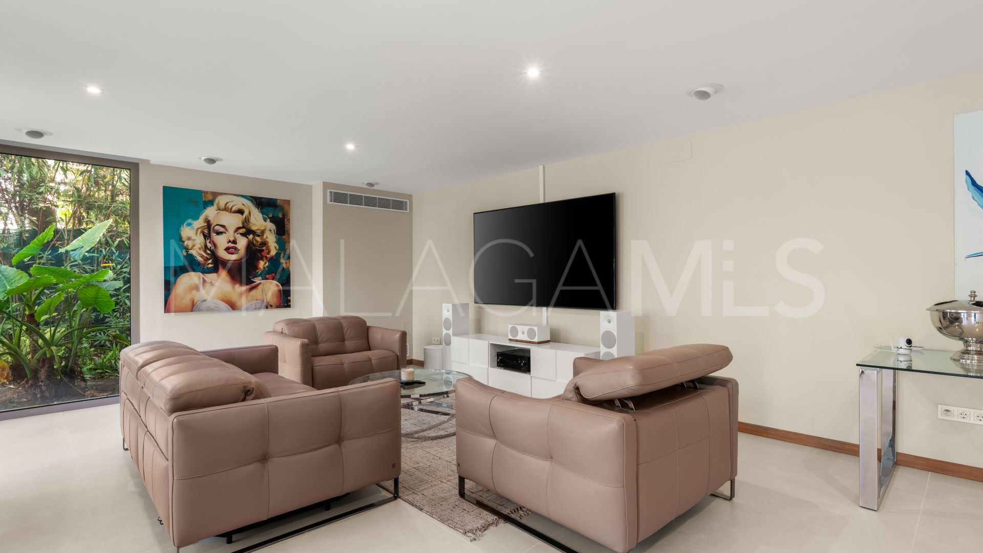 Villa for sale in Guadalmina Baja