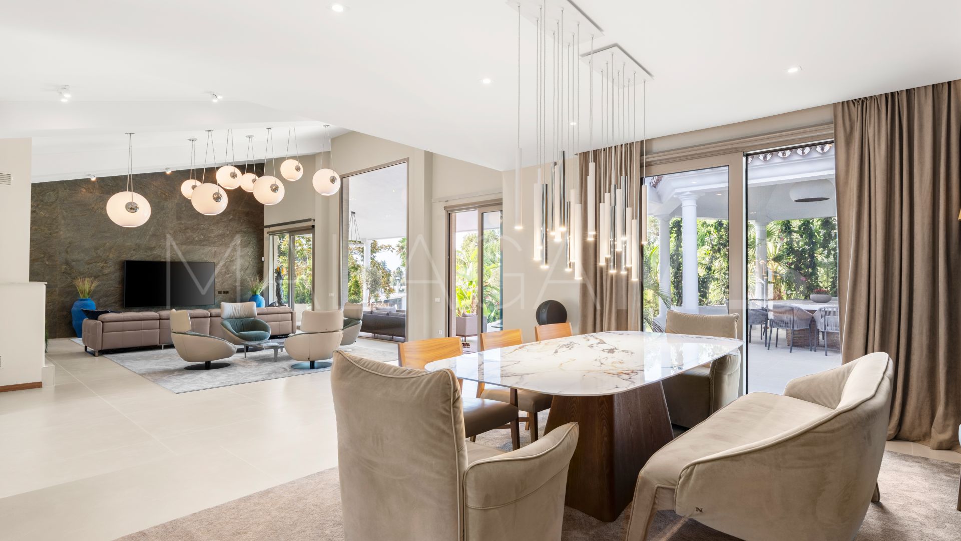 Villa for sale in Guadalmina Baja