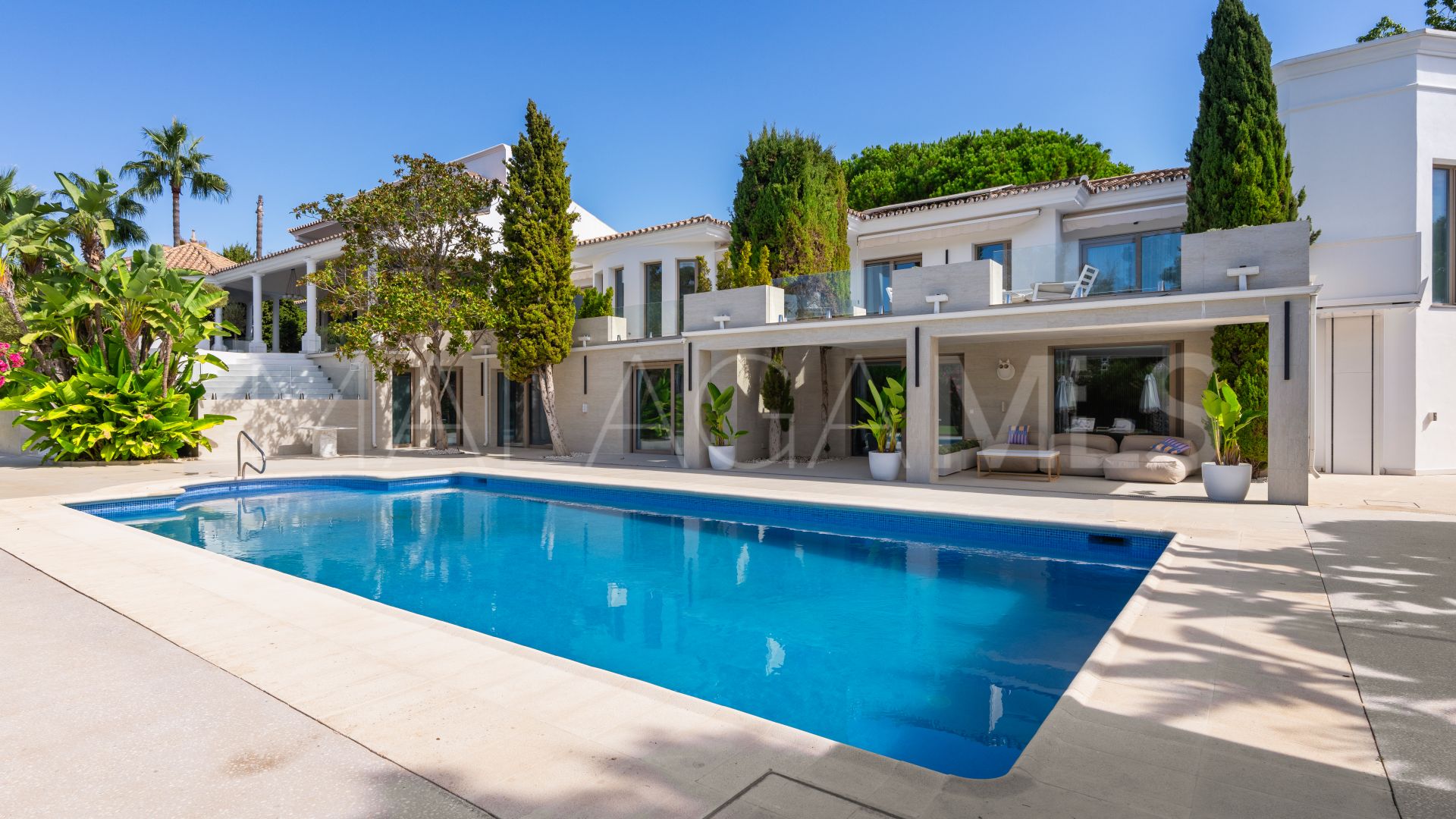 Villa for sale in Guadalmina Baja