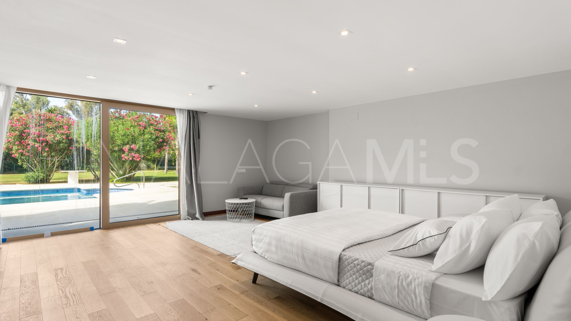 Villa for sale in Guadalmina Baja