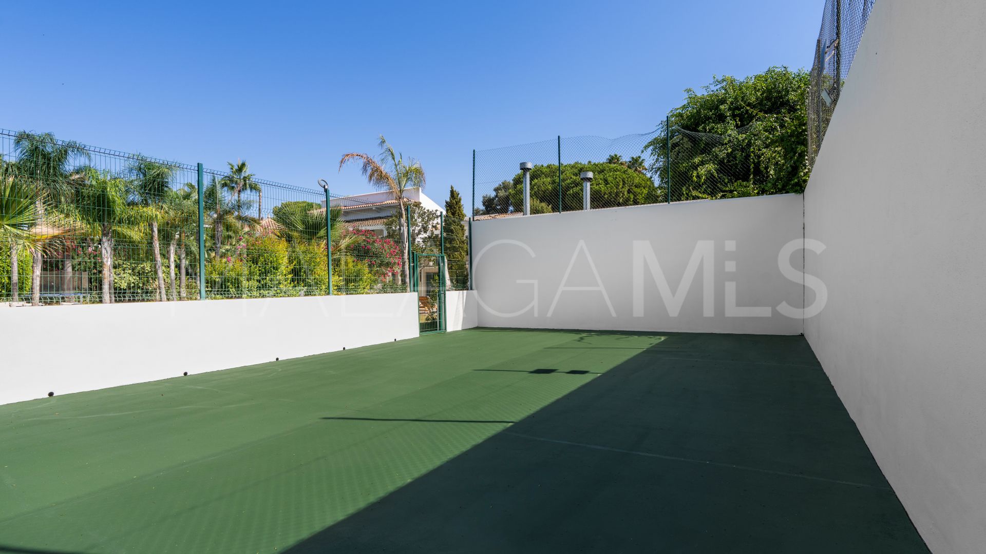 Villa for sale in Guadalmina Baja