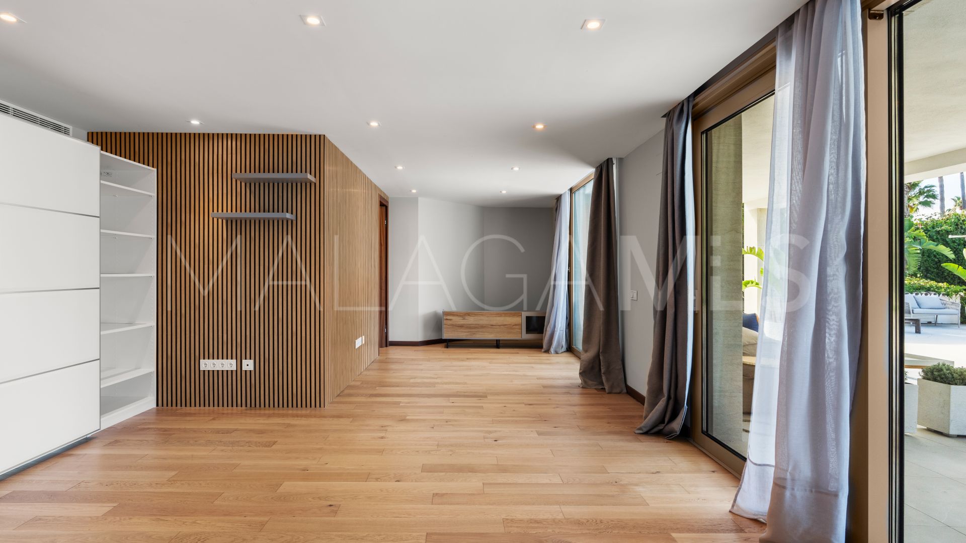 Villa for sale in Guadalmina Baja