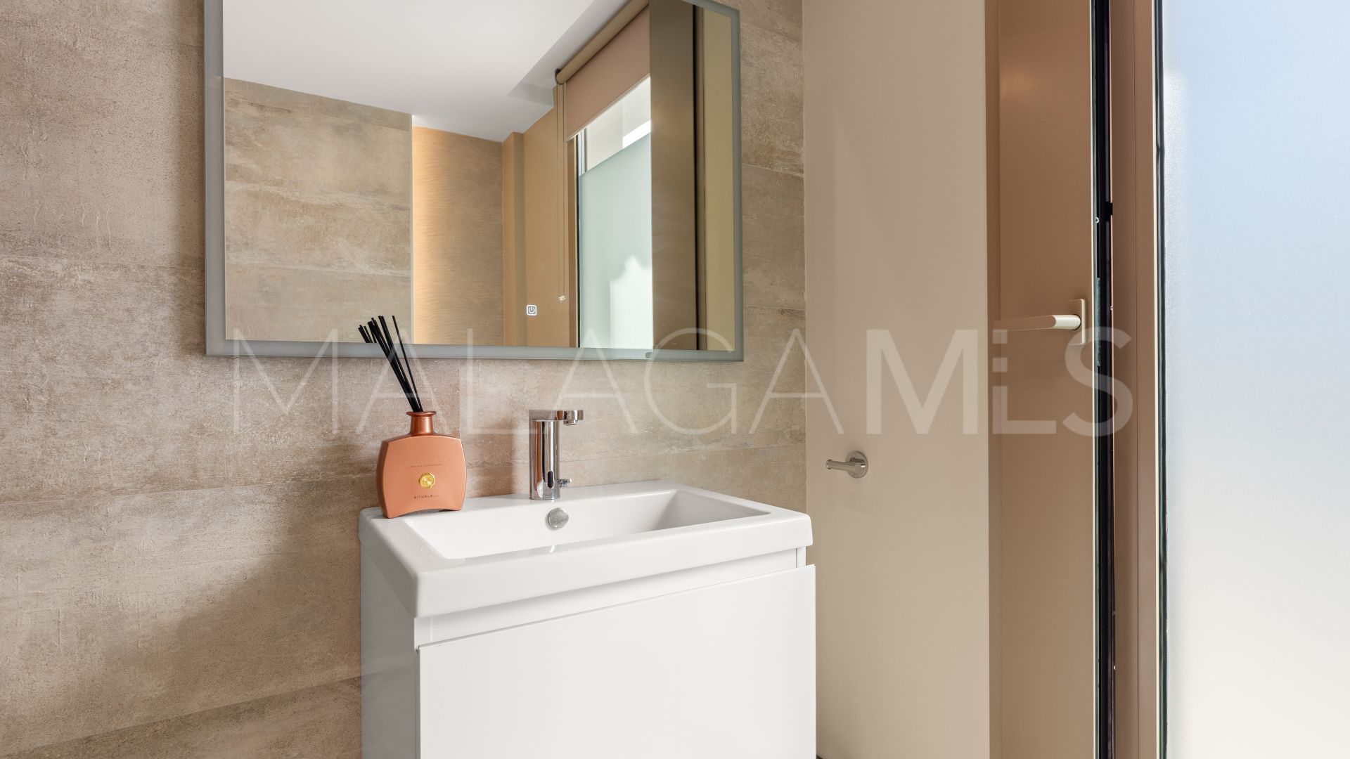 Villa for sale in Guadalmina Baja