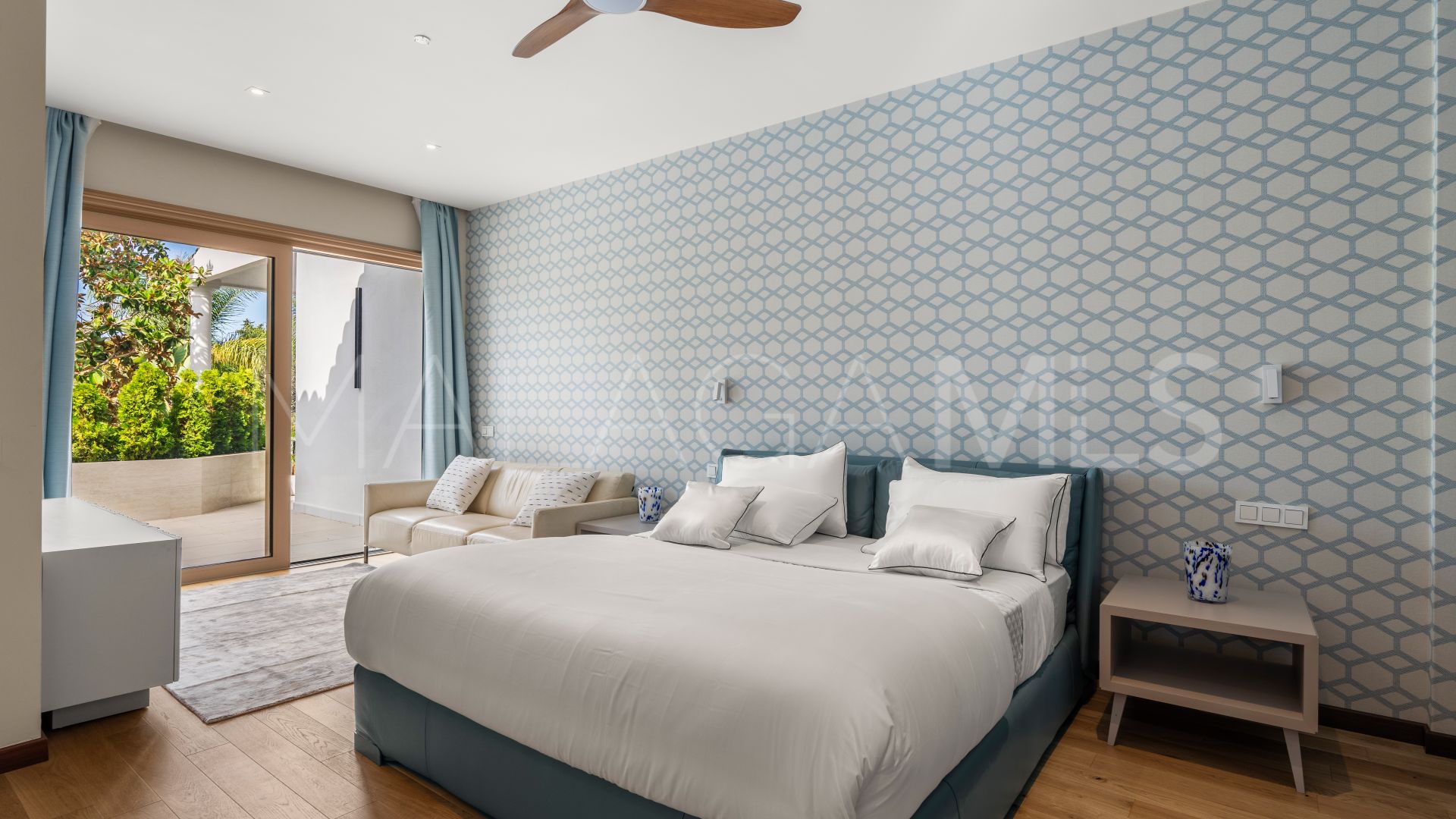 Villa for sale in Guadalmina Baja