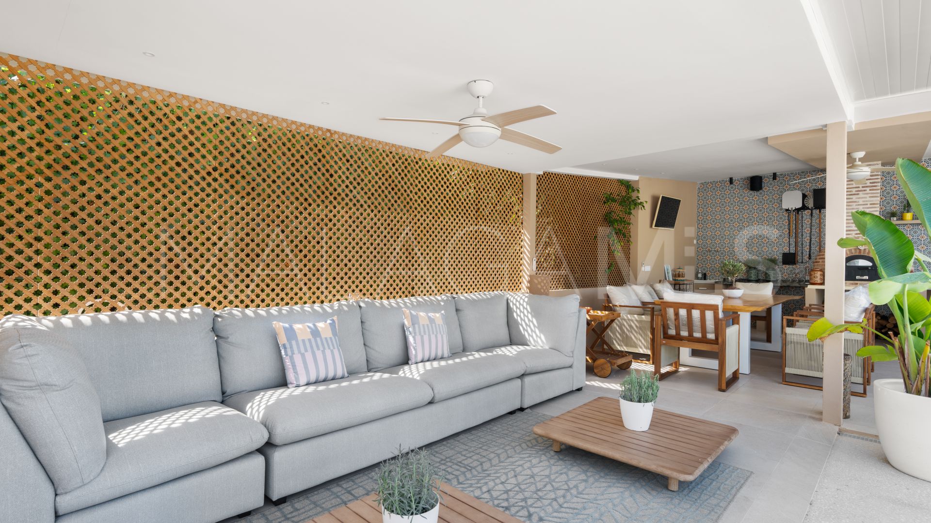 Villa for sale in Guadalmina Baja