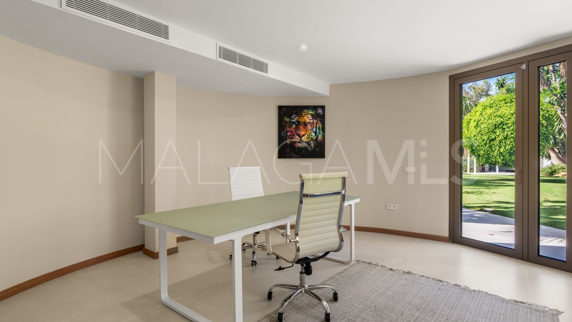 Villa for sale in Guadalmina Baja